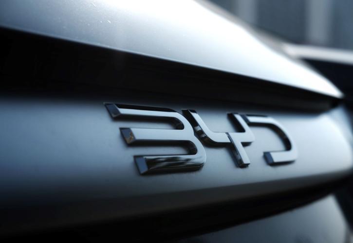 «Βουτιά» τετραετίας για τα κέρδη της BYD στο γ' τρίμηνο