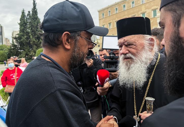 Ο Αρχιεπίσκοπος Ιερώνυμος επισκέφτηκε τον Πάνο Ρούτσι στο Σύνταγμα