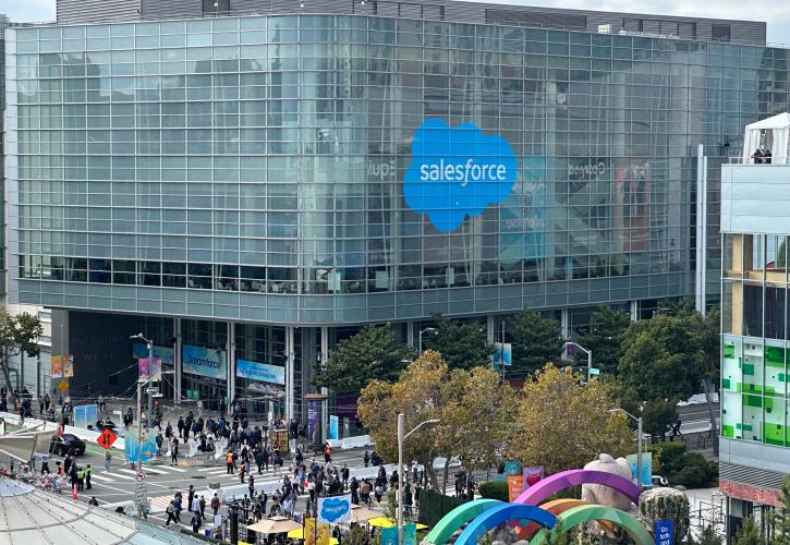 Salesforce: Στο μέλλον των επιχειρήσεων άνθρωπος και AI γίνονται συνεργάτες