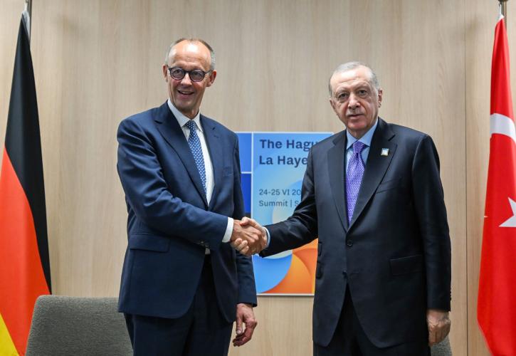 Γερμανικά ΜΜΕ: «Το Βερολίνο φλερτάρει με Ερντογάν» ενόψει της επίσκεψης Μερτς στην Άγκυρα