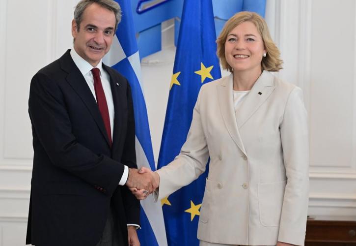 Συνάντηση Μητσοτάκη - Βιρκούνεν για την προστασία των ανηλίκων στο διαδίκτυο