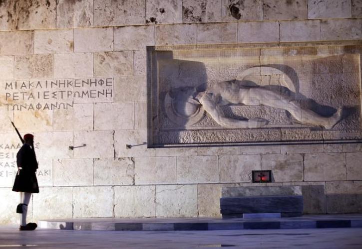Κυβερνητικά στελέχη για Άγνωστο Στρατιώτη: Μέσα σε λίγες ώρες ο κ. Δούκας αναίρεσε τον εαυτό του