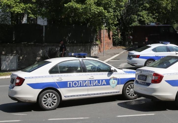 Σερβία: Ένας τραυματίας από πυροβολισμούς έξω από τη Βουλή
