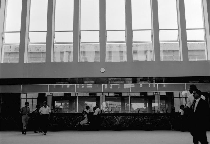 «Αιχμάλωτοι στις ράγες: Γιατί δεν έχουμε τον σιδηρόδρομο που θέλουμε»