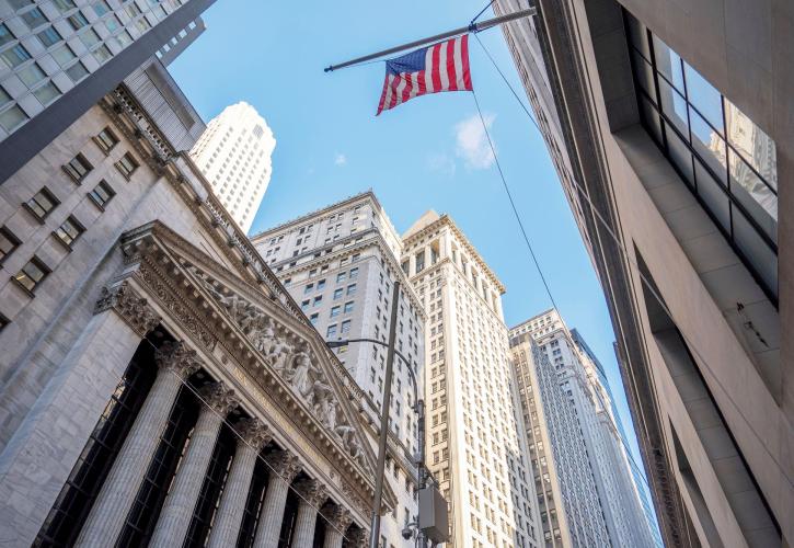Wall Street: «Κοκκινίζουν» τα futures λόγω shutdown - Φόβοι για πιέσεις στην οικονομία των ΗΠΑ