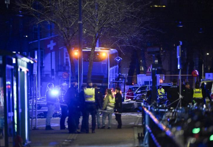 Σουηδία: Νεκροί και τραυματίες από πτώση λεωφορείου σε στάση στο κέντρο της Στοκχόλμης