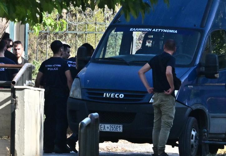 Γυναικοκτονία Γρίβα: Ελεύθερος ο εκφωνητής της ΕΛΑΣ που είπε «το περιπολικό δεν είναι ταξί»