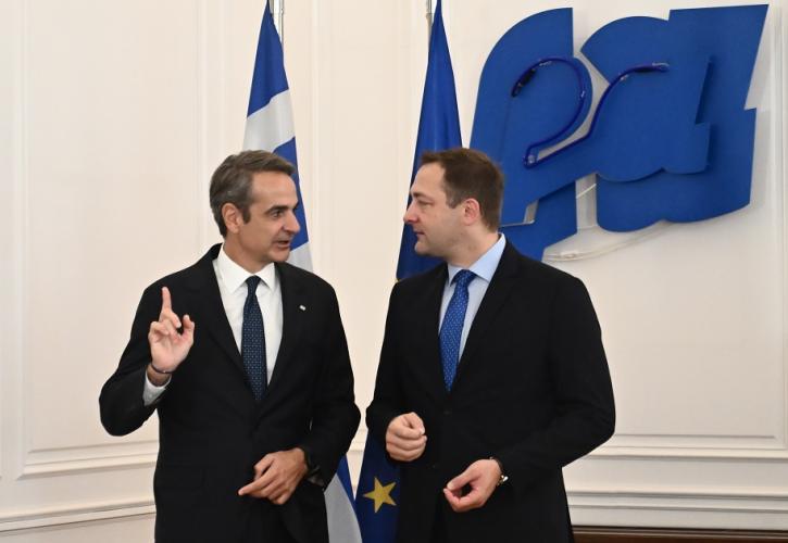 Συνάντηση Μητσοτάκη με τον Ευρωπαίο Επίτροπο Γεωργίας και Τροφίμων