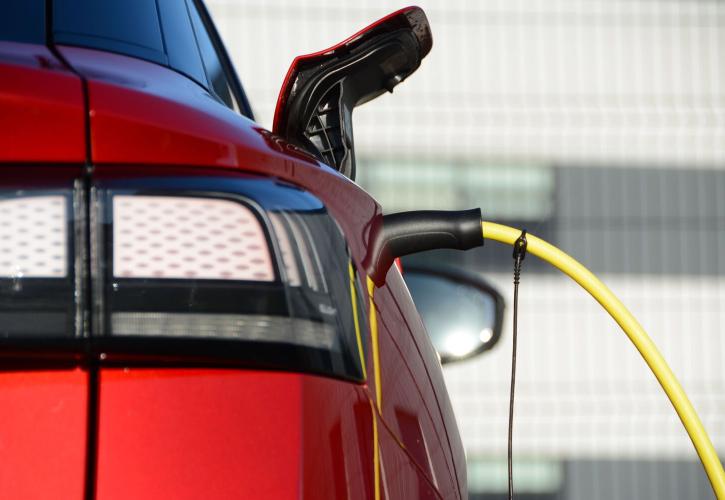 Δύσκολη εξίσωση: 119 ηλεκτρικά μοντέλα διεκδικούν κομμάτι από την «πίτα» του 5,5%