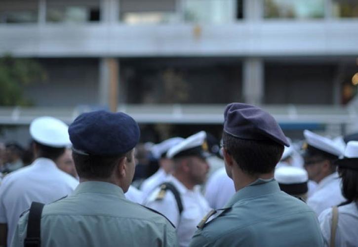 Νέο μισθολόγιο ενστόλων - Αυξήσεις και αναδρομικά έως 3 μήνες