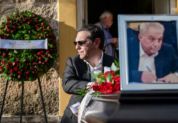 Τελέστηκε η πολιτική κηδεία του Αλ. Φαμπουράρη - O επικήδειος του Αλ. Τσίπρα