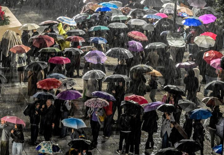 Κακοκαιρία Adel: Σφορδή βροχόπτωση τώρα στην Αθήνα