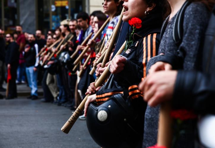 Πολυτεχνείο: Στην πρεσβεία των ΗΠΑ η πορεία - 11 συλλήψεις και 34 προσαγωγές