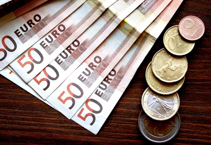 ΙΟΒΕ: Διατηρείται η πτώση στην καταναλωτική εμπιστοσύνη - Εξαίρεση στις κατασκευές και το λιανεμπόριο