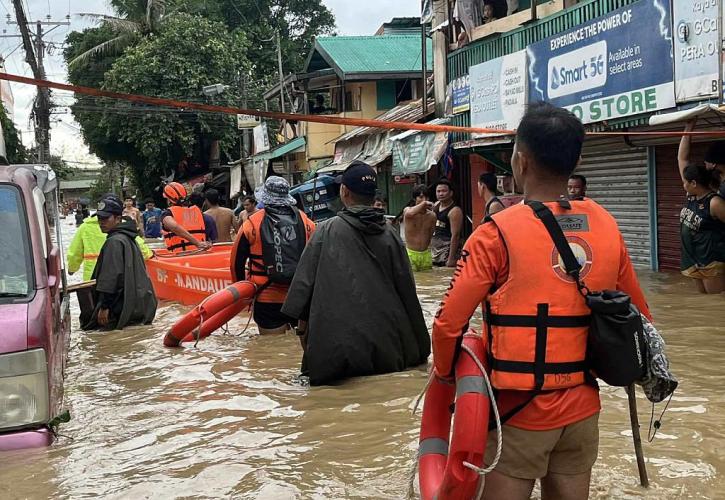 Ο τυφώνας Καλμάγκι «σαρώνει» τις Φιλιππίνες - Πάνω από 90 οι νεκροί