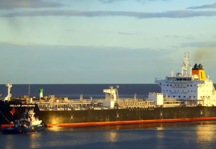 Σομαλία: 5 Έλληνες στο πλήρωμα του τάνκερ που κατέλαβαν πειρατές
