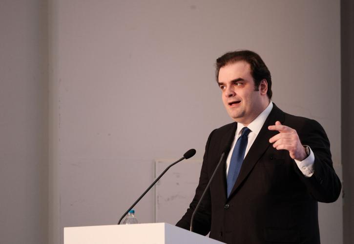 Πιερρακάκης: Στον πυρήνα της πολιτικής μας η αφαίρεση εμποδίων για οικογένειες και νέους