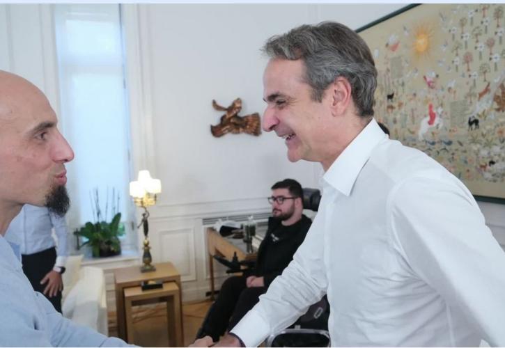 Συνάντηση του πρωθυπουργού με μαραθωνοδρόμους