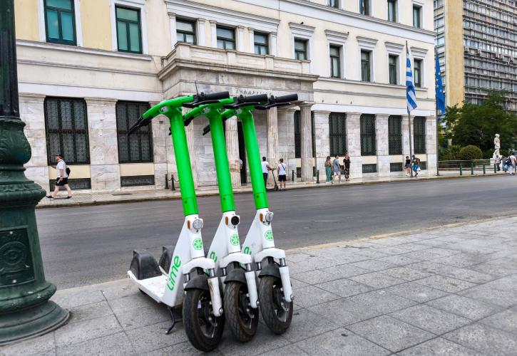 Ηλεκτρικά πατίνια στην Αθήνα: Νέοι κανονισμοί - Πού απαγορεύονται