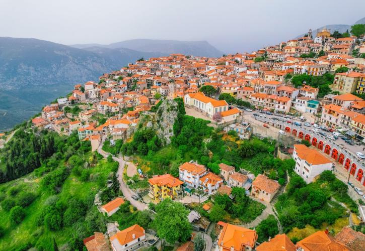 Χριστούγεννα: Εκτοξεύονται οι προ-κρατήσεις στους χειμερινούς προορισμούς - Πού φτάνουν οι τιμές