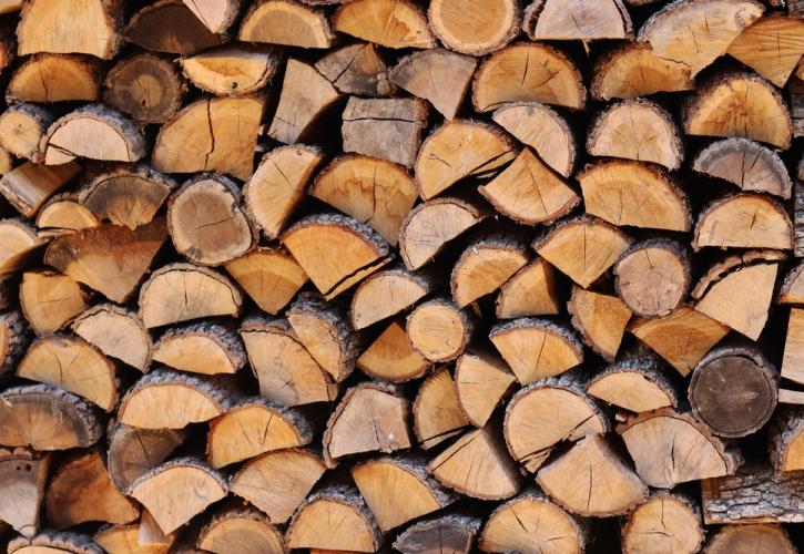 Επίδομα θέρμανσης: Τι ισχύει για καυσόξυλα και πέλετ - Τα ποσά και οι κόφτες