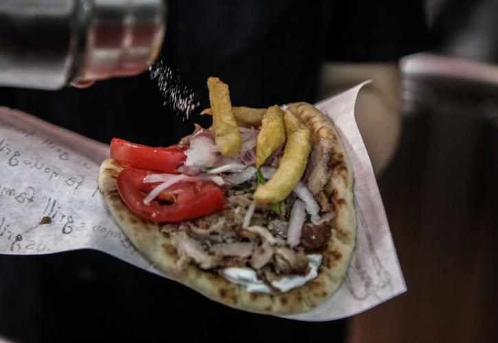 «Σουβλάκι στα 8 ευρώ;» - Ο λογαριασμός της εγκατάλειψης;