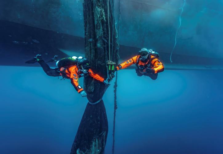 Πλωτή χωματερή 40 τόνων απομάκρυναν από τα Μέθανα το Ίδρυμα Α. Κ. Λασκαρίδη και η Healthy Seas