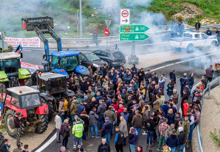 Χιλιάδες τρακτέρ στα μπλόκα των αγροτών - Έρχεται κλιμάκωση των κινητοποιήσεων