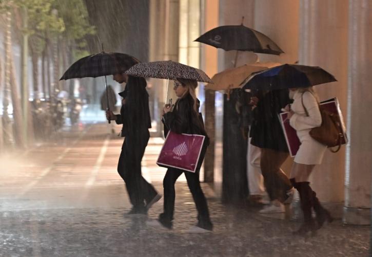 Σφοδρή καταιγίδα χτυπά την Αττική - Διακοπή κυκλοφορίας στην Πειραιώς