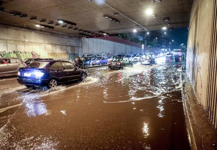 Η κακοκαιρία Byron σαρώνει τη χώρα: Μήνυμα του 112 σε Μέγαρα, Μάνδρα - Η πρόγνωση για την Παρασκευή