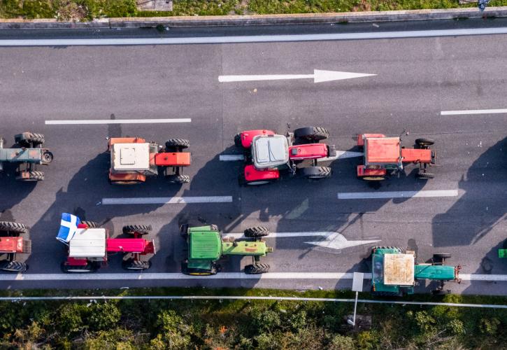 Μπλόκα αγροτών: Με χαμηλές ταχύτητες τα ΙΧ – Από παρακαμπτηρίους η κυκλοφορία στη Νίκαια