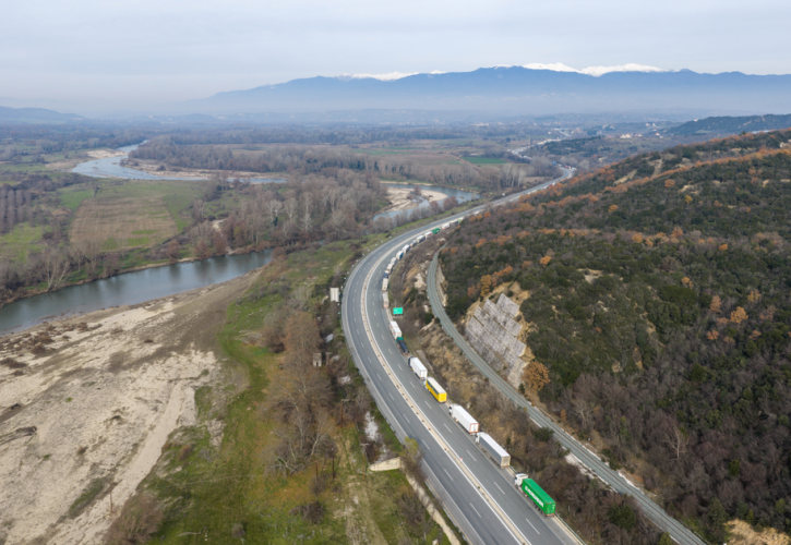 Αγρότες: Συμβολικοί αποκλεισμοί παρακαμπτήριων οδών - Άνοιγμα διοδίων το Σαββατοκύριακο