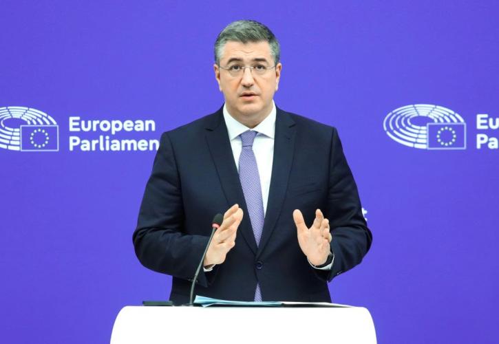 Τζιτζικώστας: Σανίδα σωτηρίας για την ευρωπαϊκή αυτοκινητοβιομηχανία η νέα δέσμη μέτρων