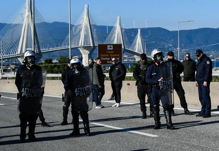 Αγρότες: Κινητοποιήσεις στη γέφυρα Ρίου - Αντιρρίου - Άνοιξαν τα διόδια στη μεριά της Αιτωλοακαρνανίας
