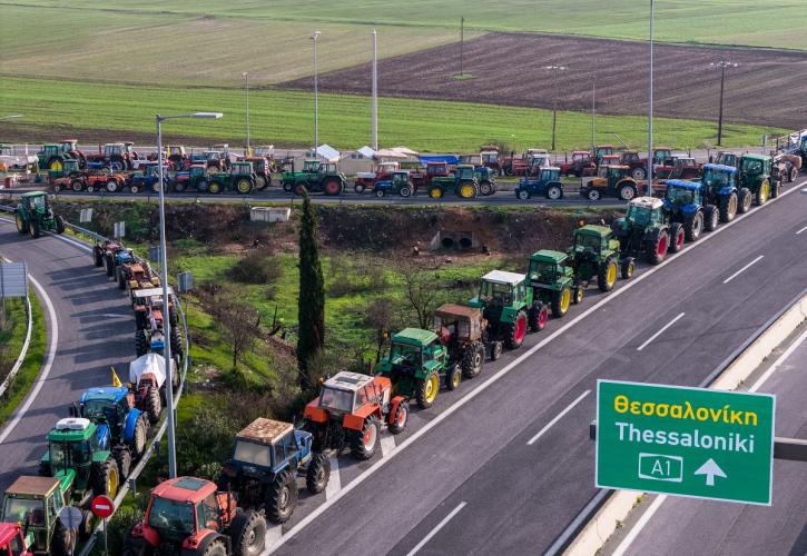 Οι αγρότες παραμένουν στο μπλόκο της Νίκαιας - Συνεχίζουν τις κινητοποιήσεις και μετά τις γιορτές