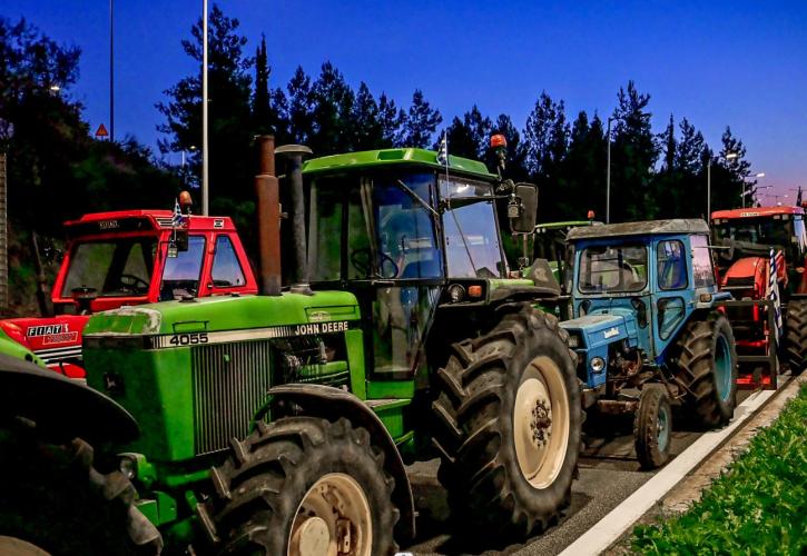 Κλειστή και σήμερα η Εθνική Οδός Αθηνών–Θεσσαλονίκης στο ύψος της Νίκαιας, ενισχύουν το μπλόκο οι αγρότες