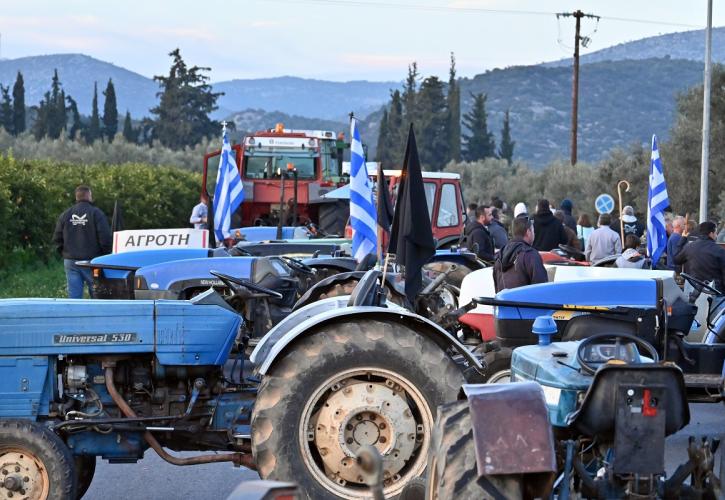 Αγρότες: Παραμένουν στα μπλόκα - Συμβολικό κλείσιμο στις σήραγγες των Τεμπών