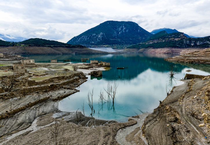 Λειψυδρία στην Αττική: Εικόνες - σοκ, χαμηλά αποθέματα και μεγάλα έργα 2,5 δισ. ευρώ