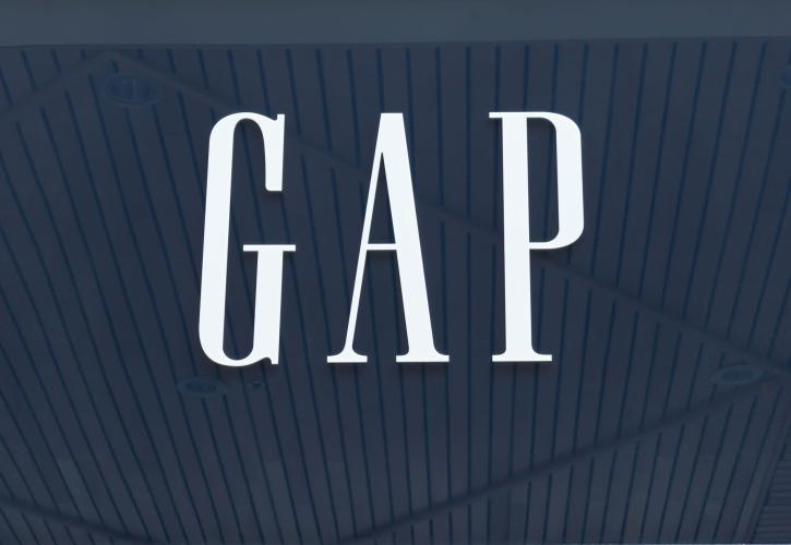 Gap: Η εμβληματική καμπάνια του 2000 για τα Χριστούγεννα - «Holiday is here»