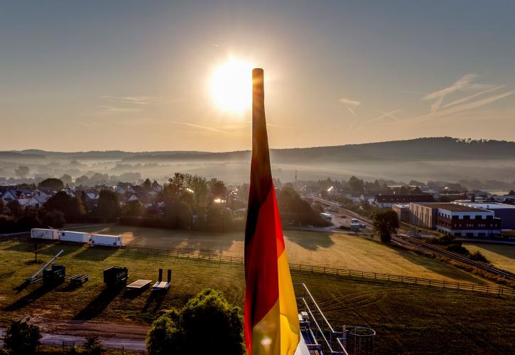 «Καμπανάκι» από UBS: Σε κρίσιμη καμπή η πολιτική σταθερότητα στη Γερμανία