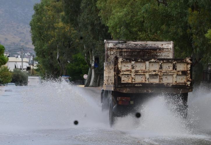 Κακοκαιρία Byron: 112 στην Υπέρεια λόγω υπερχείλισης του ποταμού Ενιπέα - Ως το μεσημέρι έντονα φαινόμενα