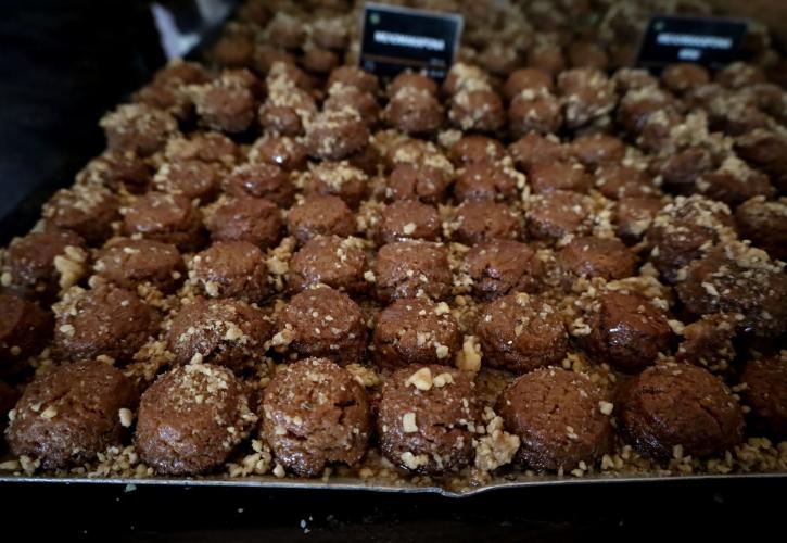 Η πικρή αλήθεια για το μελομακάρονο