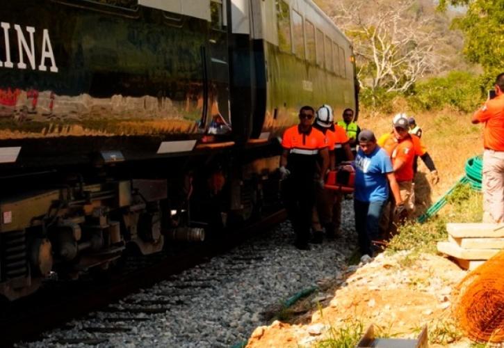 Εκτροχιασμός επιβατικού συρμού στο Μεξικό - Τουλάχιστον 13 νεκροί