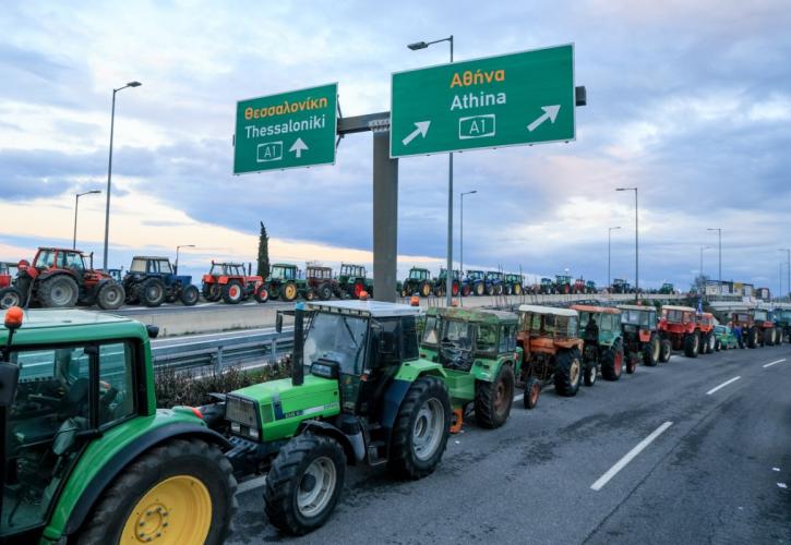 Σε εκκρεμότητα το αγροτικό - Πράσινες και γαλάζιες κουμπαριές - Στου Καραβίτη με Πιερρ