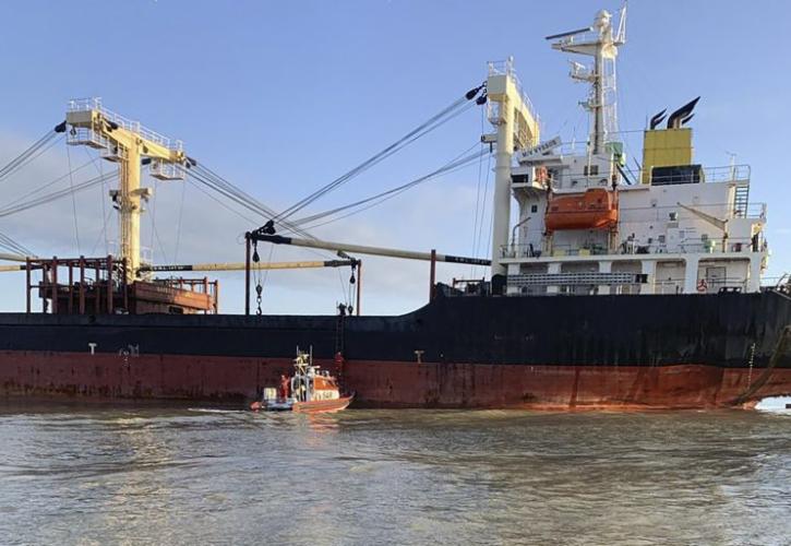 Τουρκικής ιδιοκτησίας φορτηγό πλοίο επλήγη από πύραυλο σε λιμάνι της Οδησσού