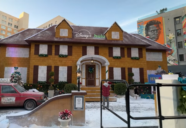 Γιγάντιο σπίτι της ταινίας «Home Alone» από τζίντζερμπρεντ στο Λος Άντζελες κατέρριψε ρεκόρ Γκίνες