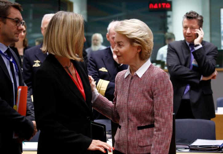 Politico: Η έρευνα για τη Μογκερίνι μπορεί να εξελιχθεί σε «μεγάλη κρίση» για την ΕΕ