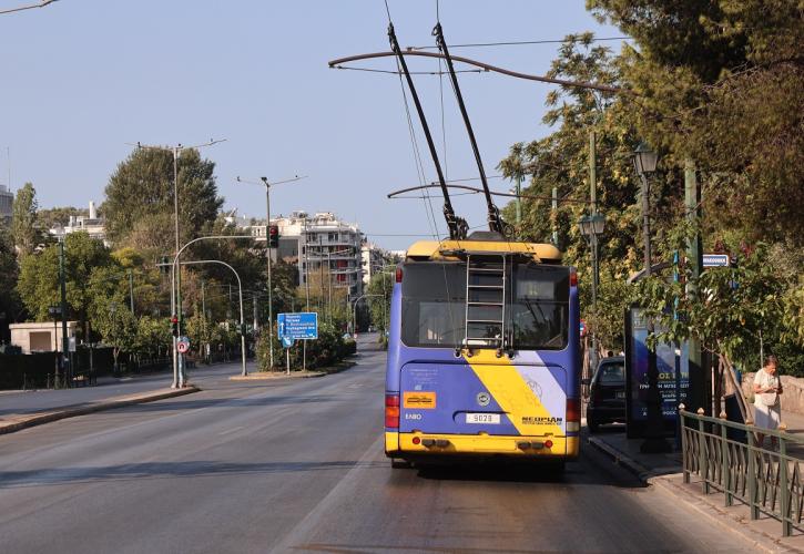 Τέλος εποχής για τα τρόλεϊ: Από σήμερα οι γραμμές 17 και 20 αντικαθίστανται από ηλεκτρικά λεωφορεία