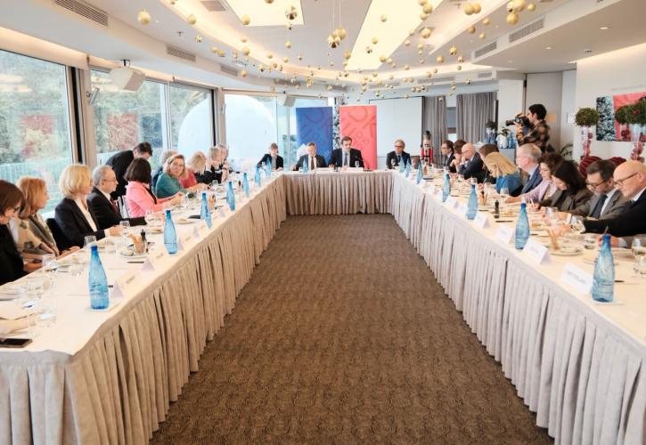 Συνάντηση Πιερρακάκη με πρέσβεις ΕΕ: Η Ευρώπη χρειάζεται επιτάχυνση μεταρρυθμίσεων και δημοσιονομική ισορροπία