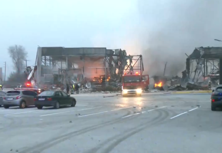 Τραγωδία στα Τρίκαλα: 3 νεκρές γυναίκες από τη μεγάλη φωτιά σε μπισκοτοβιομηχανία